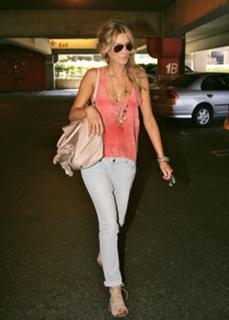 Delta Goodrem feet photo thumbnail