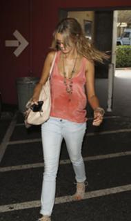 Delta Goodrem feet photo thumbnail