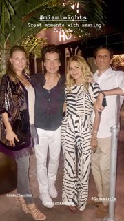 Daisy Fuentes feet photo thumbnail