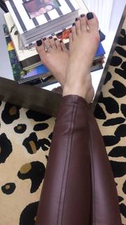Alaine Crissiê feet photo thumbnail