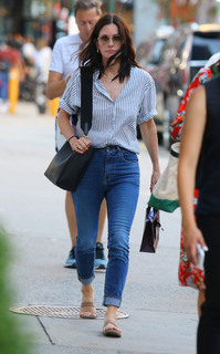 Courteney Cox feet photo thumbnail