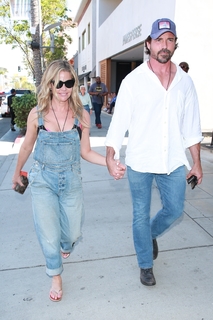 Denise Richards feet photo thumbnail
