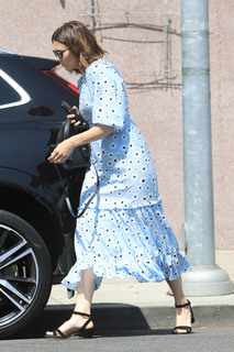Mandy Moore feet photo thumbnail