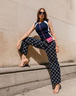 Xenia Tchoumitcheva feet photo thumbnail