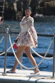 Kylie Jenner feet photo thumbnail
