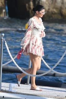 Kylie Jenner feet photo thumbnail