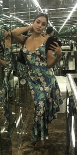 Vanessa Hudgens feet photo thumbnail