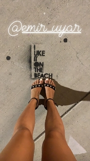 Adriana Lima feet photo thumbnail