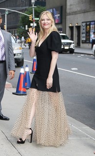 Kirsten Dunst feet photo thumbnail