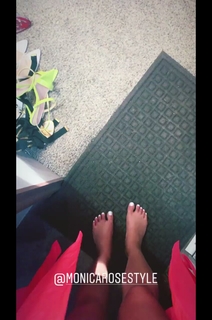 Shay Mitchell feet photo thumbnail