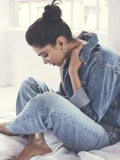 Deepika Padukone feet photo thumbnail