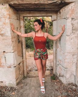 Kéfera Buchmann feet photo thumbnail