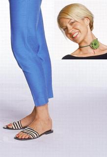 Jenna Elfman feet photo thumbnail