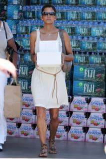 Halle Berry feet photo thumbnail