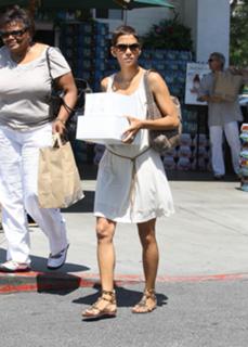 Halle Berry feet photo thumbnail