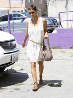 Halle Berry feet photo thumbnail