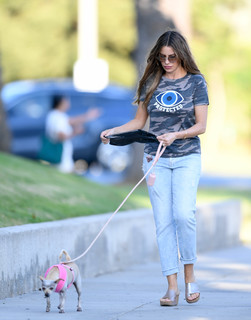 Sofía Vergara feet photo thumbnail