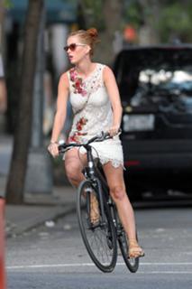 Katy Perry feet photo thumbnail