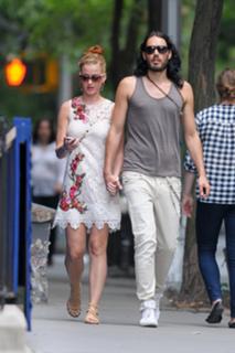 Katy Perry feet photo thumbnail