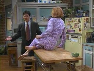 Jenna Elfman feet photo thumbnail