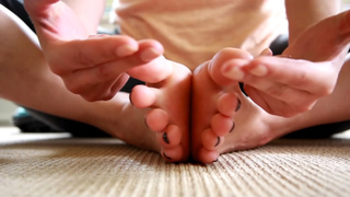 Adriene Mishler feet photo thumbnail