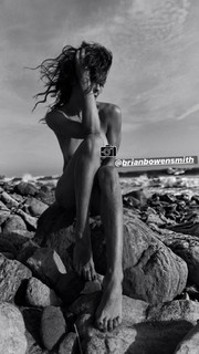 Brooke Burke feet photo thumbnail