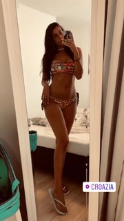 Valentina Vignali feet photo thumbnail