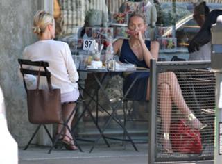 Sharon Stone feet photo thumbnail