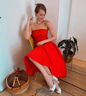 Mariana Ximenes feet photo thumbnail