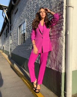 Zaira Nara feet photo thumbnail