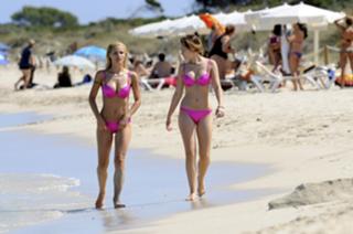 Michelle Hunziker feet photo thumbnail