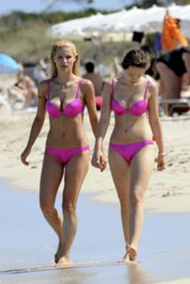 Michelle Hunziker feet photo thumbnail