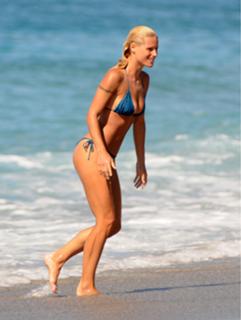 Michelle Hunziker feet photo thumbnail