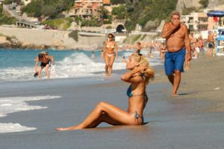 Michelle Hunziker feet photo thumbnail