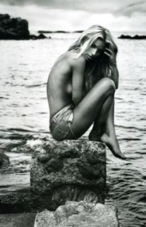 Michelle Hunziker feet photo thumbnail