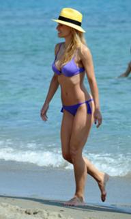 Michelle Hunziker feet photo thumbnail