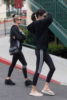 Kendall Jenner feet photo thumbnail