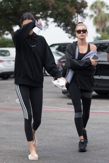 Kendall Jenner feet photo thumbnail