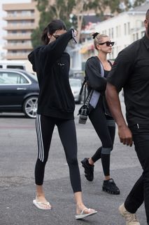 Kendall Jenner feet photo thumbnail