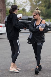 Kendall Jenner feet photo thumbnail