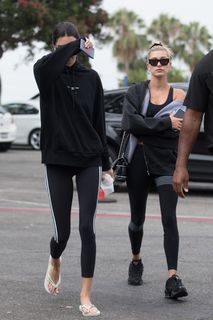 Kendall Jenner feet photo thumbnail