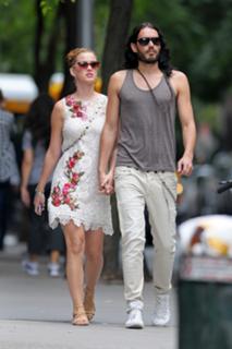 Katy Perry feet photo thumbnail