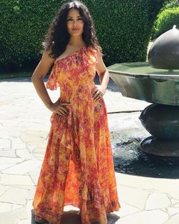 Salma Hayek feet photo thumbnail