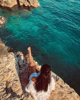 Valentina Vignali feet photo thumbnail