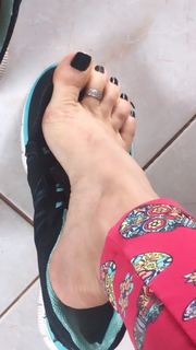 Alaine Crissiê feet photo thumbnail
