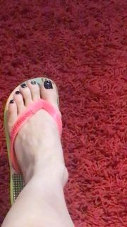 Alaine Crissiê feet photo thumbnail