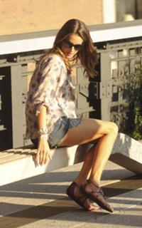 Alessandra Ambrosio feet photo thumbnail