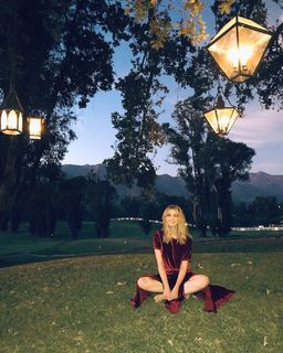 Delta Goodrem feet photo thumbnail
