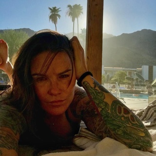 Amy Dumas feet photo thumbnail