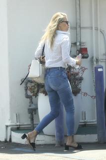 Ali Larter feet photo thumbnail